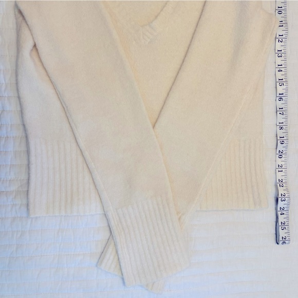 Express V-Neck Long Sleeve Sweater - Picture 4 of 7